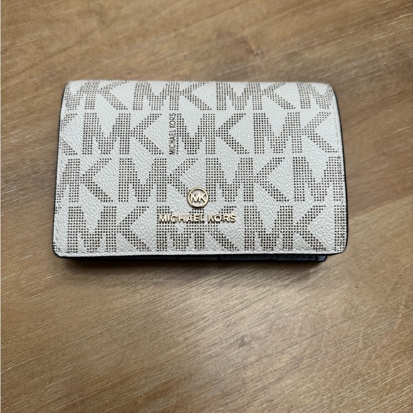 NWOT Michael Kors Jet Set Charm Medium Slim Bifold Wallet, Vanilla & Sky Blue - Picture 2 of 6